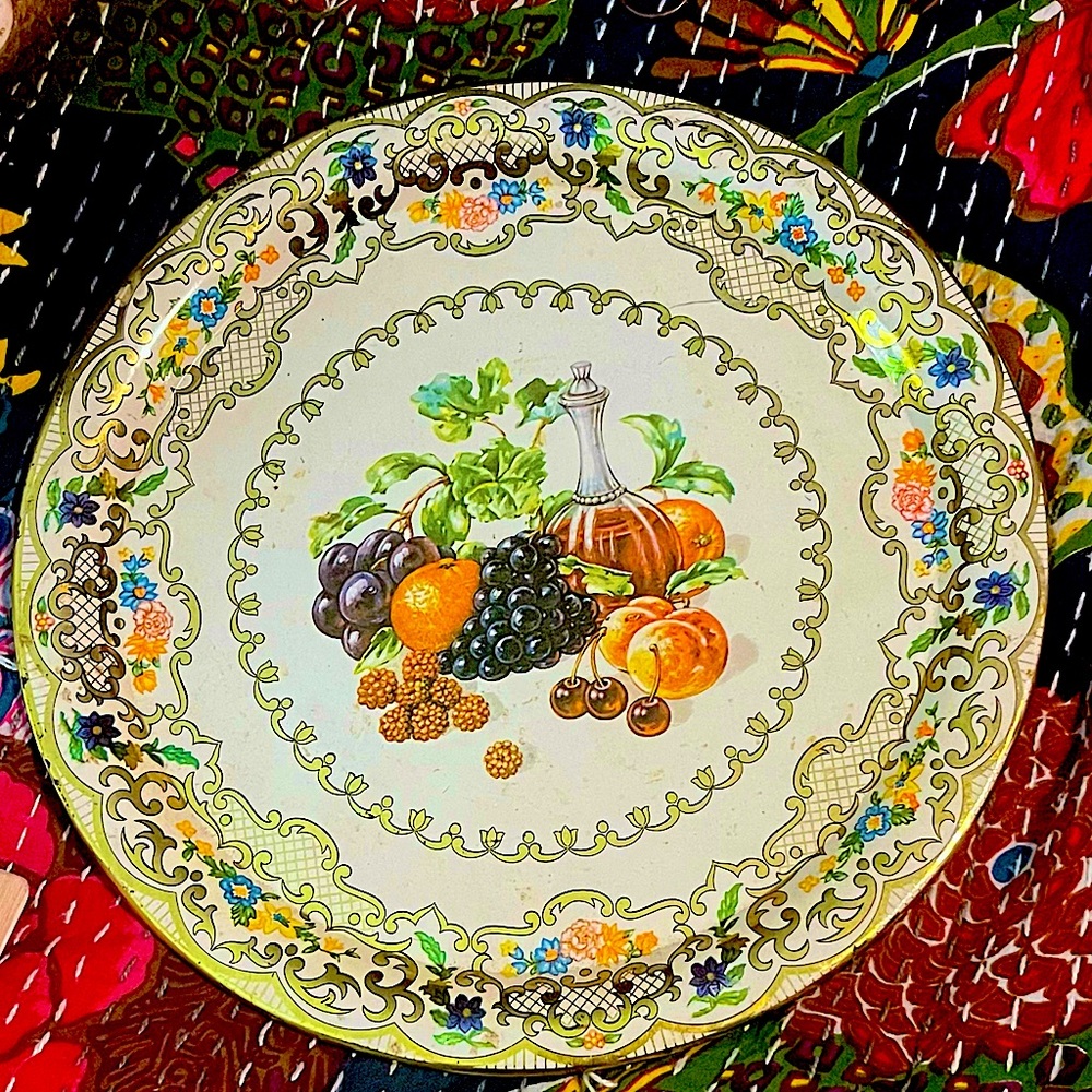 VINTAGE ENGLANDS “DAHER DECORATIVE WARE”WINE FRUIT/CHEESE TRAY